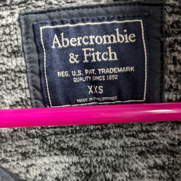 Abercrombie & Fitch Asymmetrical Snap Up Fleece - Picture 3 of 6
